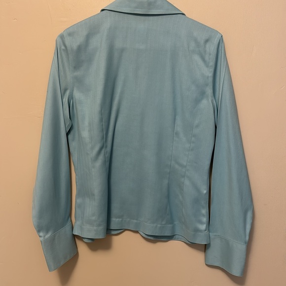 Talbots medium blue wrinkle resistant stretch blouse size 8 - Picture 4 of 5
